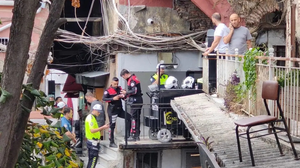 D&ouml;viz b&uuml;rosu kan g&ouml;l&uuml;ne d&ouml;nd&uuml;! 3 &ouml;l&uuml;, 1 yaralı var - Resim : 2