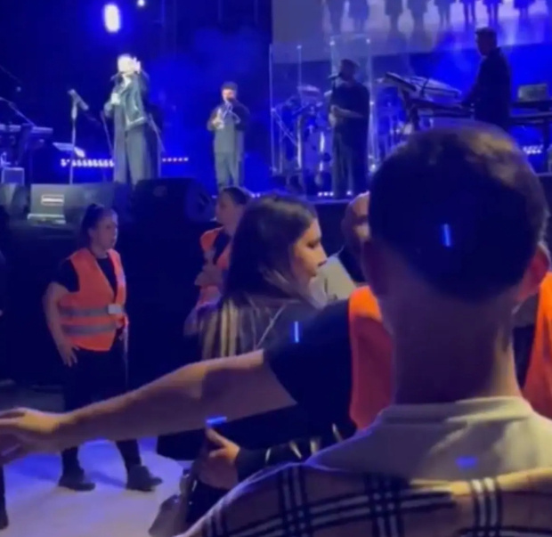Oğuzhan Ko&ccedil; konseri yarıda kesti: "Kimin torpillisisin sen?" - Resim : 1