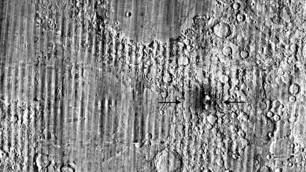 NASA'dan beklenmedik keşif: Ay yüzeyinde dev bir krater tespit edildi - Resim : 1