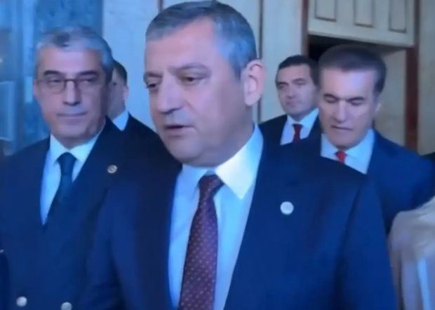 Cumhurbaşkanı Erdoğan kürsüye çıktı, Özel ve Yeni Partililer Genel Kurul’dan ayrıldı - Resim : 2