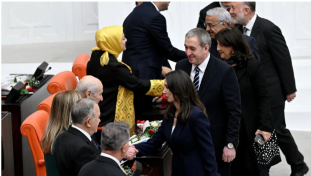 DEM Partililer Devlet Bahçeli ile selamlaşmak için sıraya girdi - Resim : 3