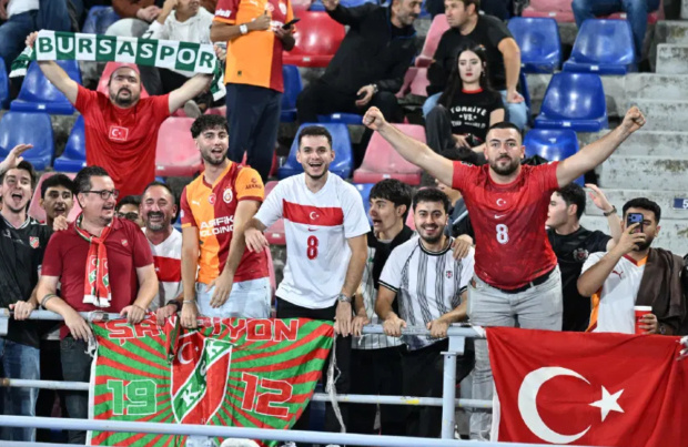 Vincenzo Montella için olay pankart. "Git çiftçilik yap" - Resim : 3