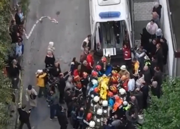 Maltepe'de 7 katlı binada çökme! Mahsur kalanlar var… - Resim : 3