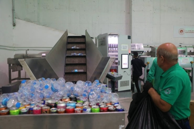 Şişe başına 1 lira için biriktirdi: 3,5 ayda 100 bin ambalaja ulaştı - Resim : 1