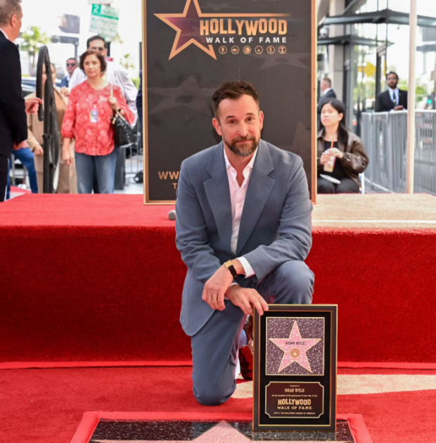 The Pitt'in yıldızı Noah Wyle ''Yaşayan En Seksi Erkek'' se&ccedil;ildi - Resim : 3