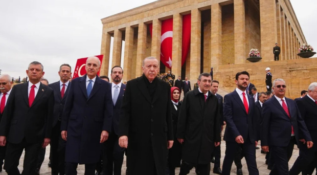 Anıtkabir'deki törende taktı! Cumhurbaşkanı Erdoğan'ın kravatında dikkat çeken KAAN ayrıntısı - Resim : 1