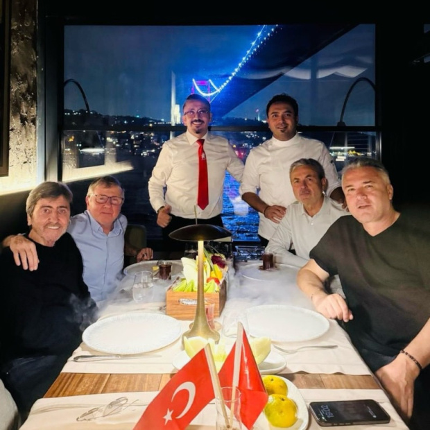Aykut Kocaman ve Rıdvan Dilmen aynı karede! Fenerbahçelileri heyecanlandıran buluşma - Resim : 1