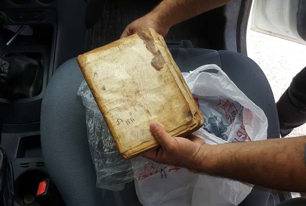 Özel çekmecenin içinden "İbranice el yazması büyü kitabı" çıktı - Resim: 4