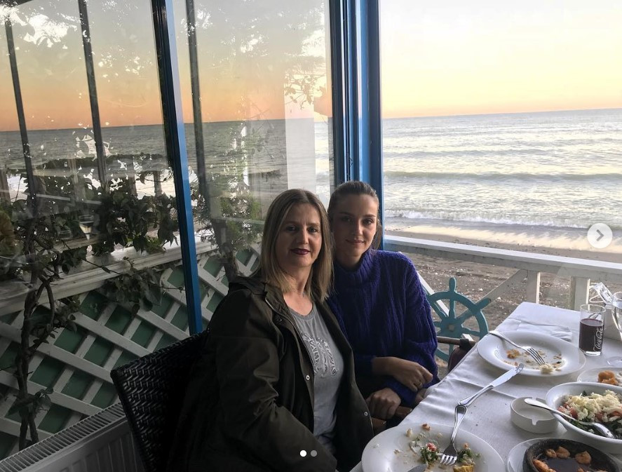 Sen Anlat Karadeniz'in Nefes'i İrem Helvacıoğlu'nun anne ve babası - Resim: 3