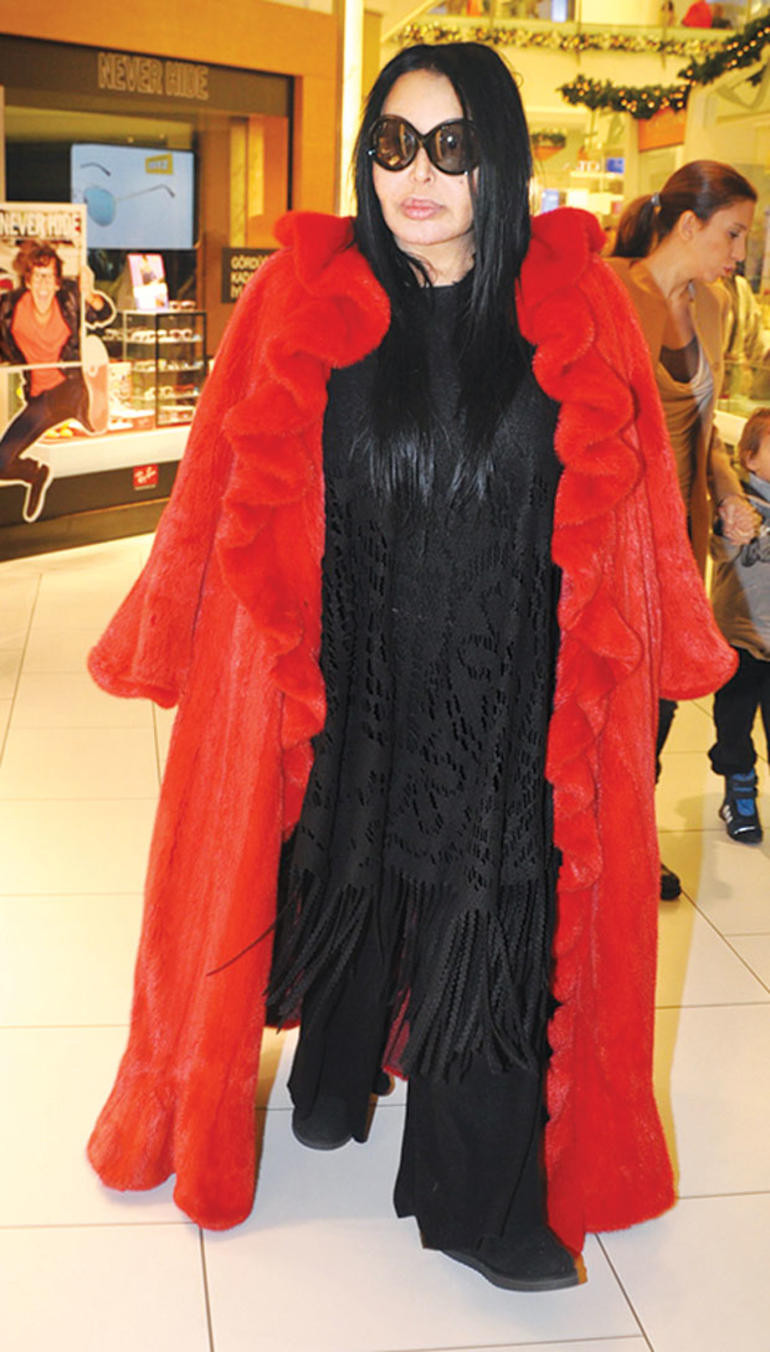 Bülent Ersoy'dan kürk protestosu! "Ciğerlerimi üşütmemem lazım..." - Resim: 1