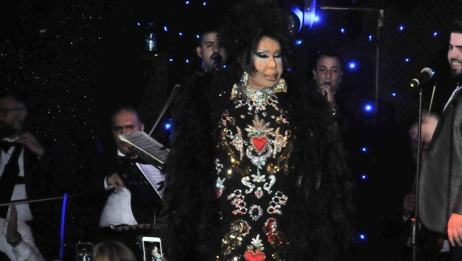 Bülent Ersoy'dan kürk protestosu! "Ciğerlerimi üşütmemem lazım..." - Resim: 2