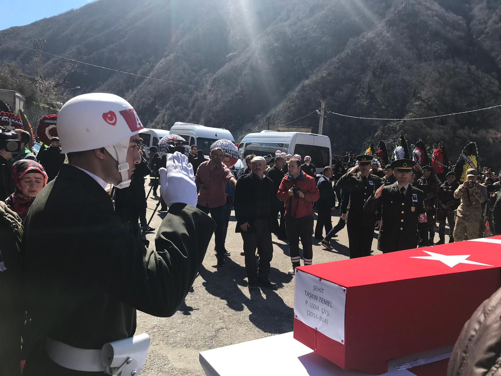 Gümüşhane şehidini son yolculuğuna uğurladı - Resim: 2