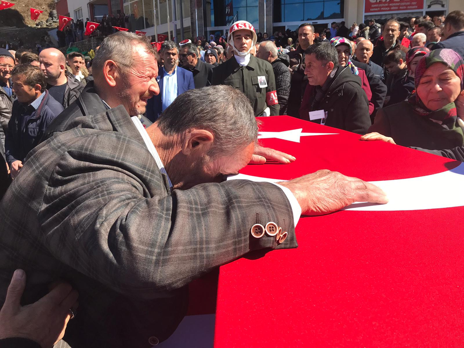 Gümüşhane şehidini son yolculuğuna uğurladı - Resim: 4